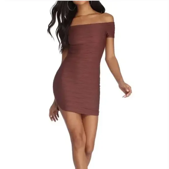 Windsor M Plum Textured Off Shoulder Bodycon Short Mini Cocktail Party Dress - Picture 2 of 8